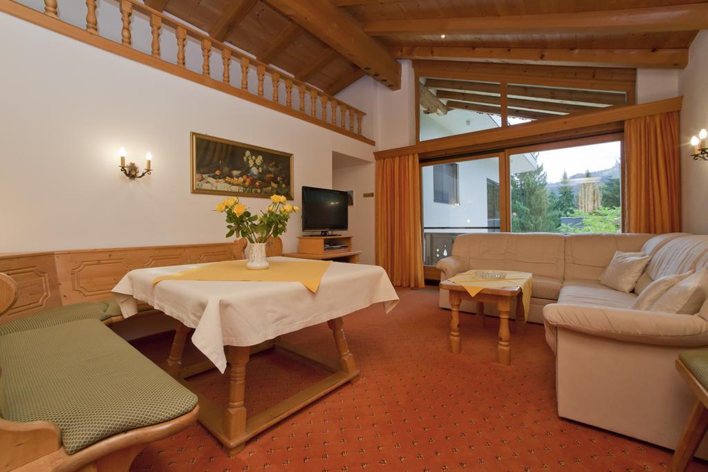 Apartamento Haus Waldrand Oberndorf in Tirol Exterior foto